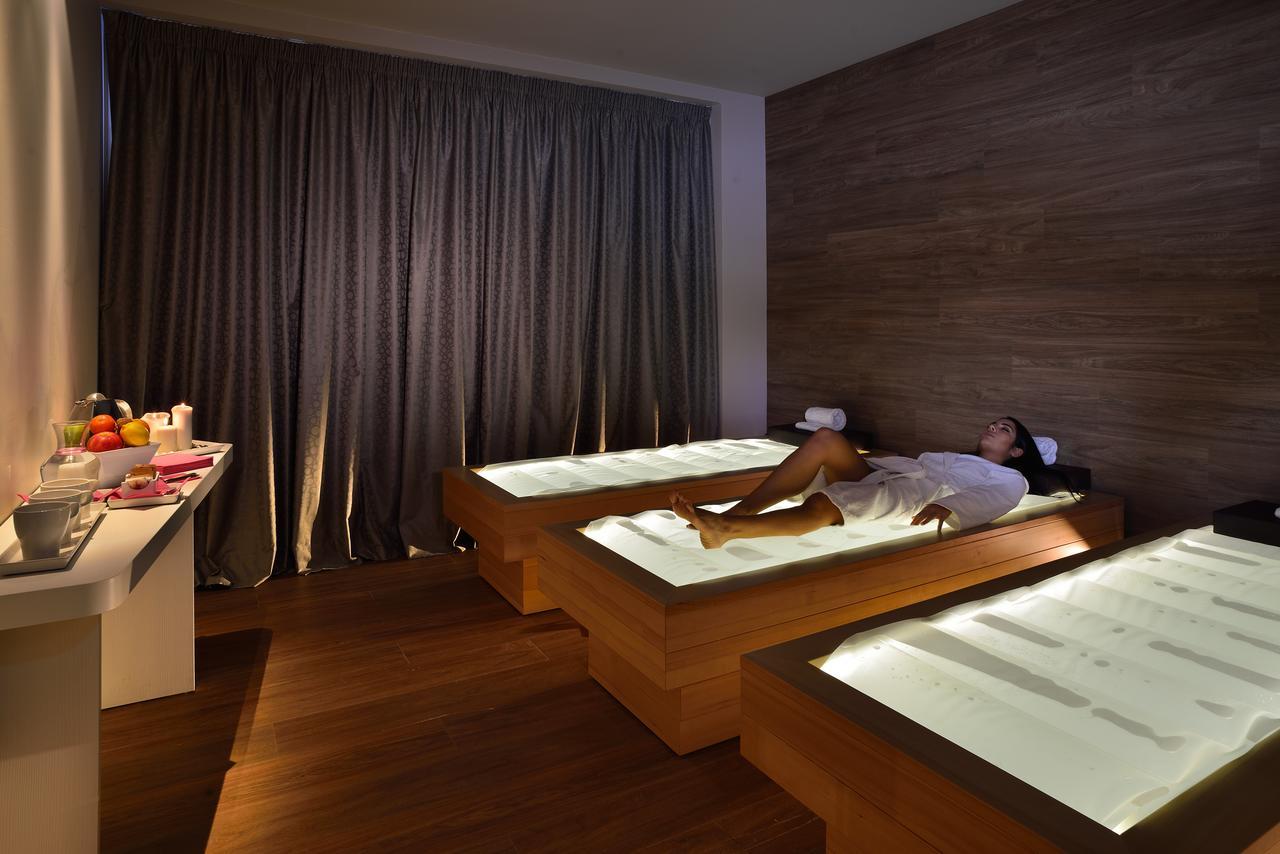 Embassy Hotel & Spa كاتوليكا المظهر الخارجي الصورة