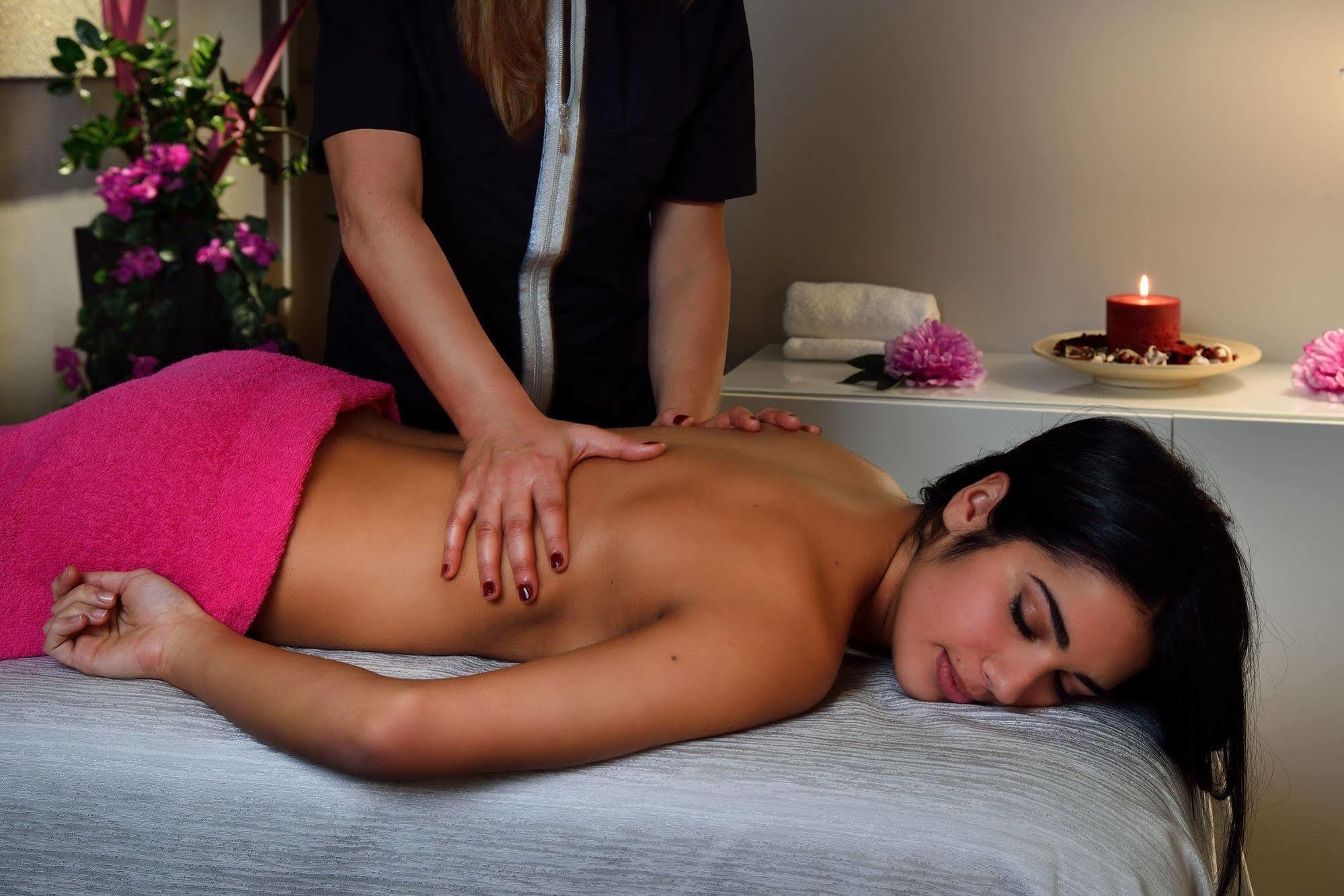 Embassy Hotel & Spa كاتوليكا المظهر الخارجي الصورة
